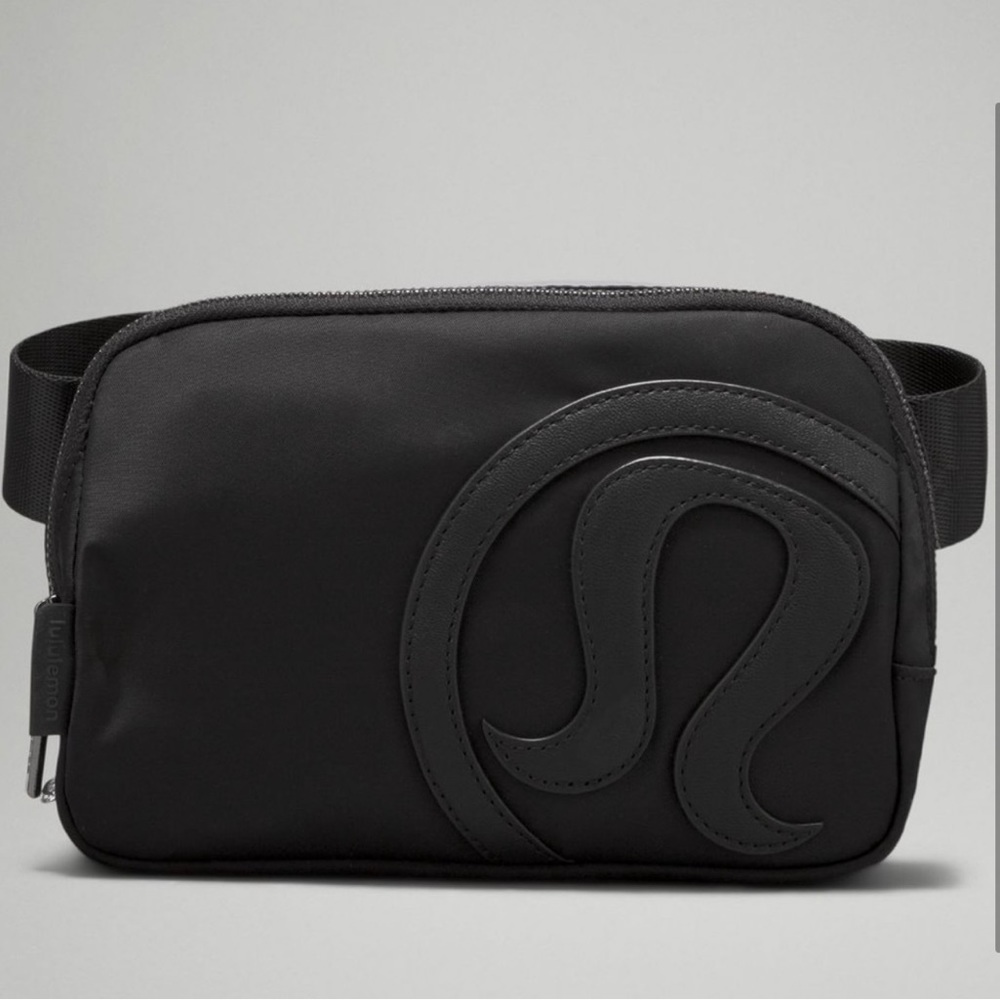 Lululemon Everywhere Belt Bag 1L- used twice